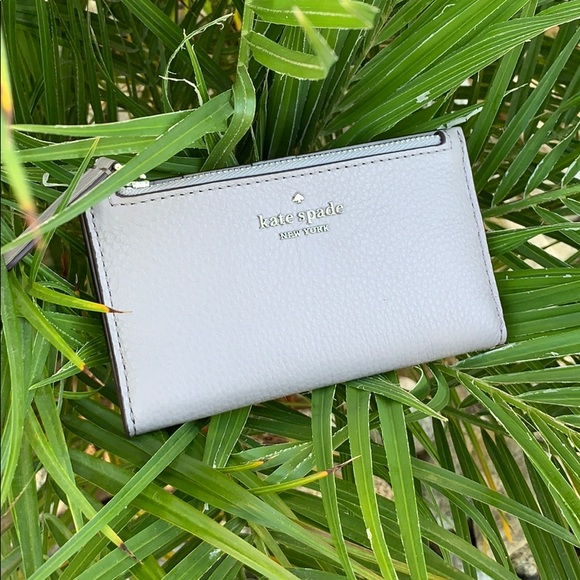 FLASH SALE! Kate Spade Jackson Wallet - Picture 2 of 7